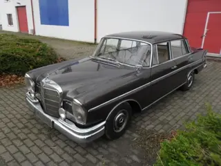 Mercedes 300SE aut uit 1962 ( Koningsflosse )