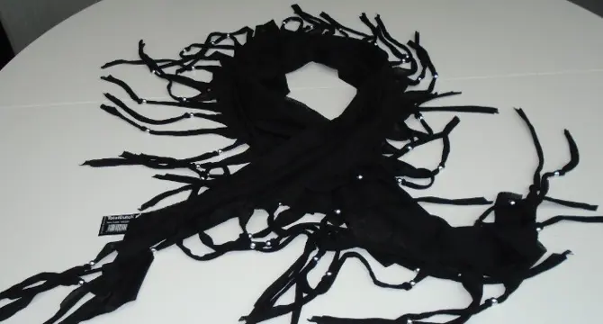 SJAAL ZWART DRIEHOEK MET FRANJE EN KRALEN 160X50 CM NIEUW