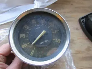 Rev counter Alfa Romeo Giulietta Sprint Spider