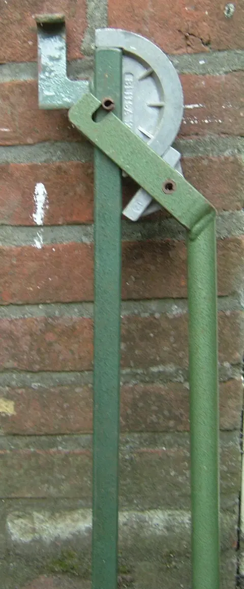 Hand Pijpenbuiger 12 mm