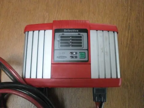 FRONIUS Selectiva 2040E acculader 24 volt 35 A stapelaar palletwagen