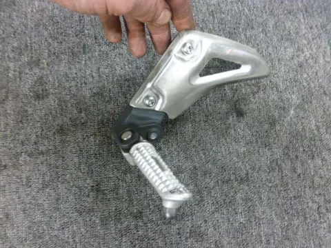 LINKER SCHETSPLAAT Triumph Speed Triple 1050 2011 - 2012