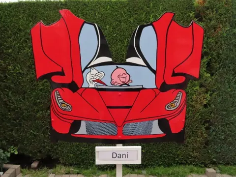 Mooi geboortebord baby met ooievaar in auto, zie keuze.