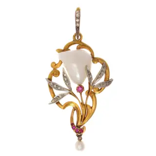 Nature's Artistry: The Art Nouveau Pearl Pendant