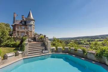 Kasteel voor 34 p. met zwembad op de vestingmuur