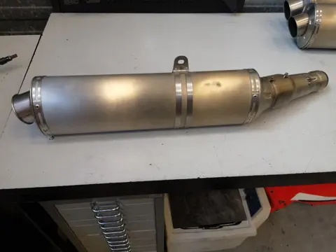 UITLAAT Aprilia Tuono 1000 2006 - 2008