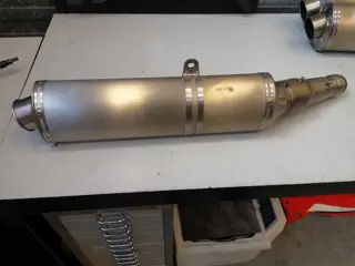 UITLAAT Aprilia Tuono 1000 2006 - 2008