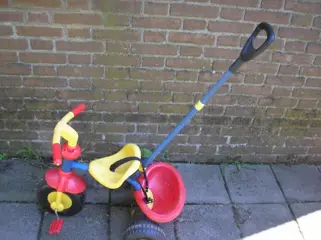 Driewieler met bakje en duwstang