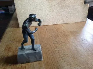 Bep van klaveren?? - bokser - bronzen beeldje