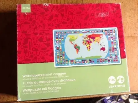 Puzzel van de wereld met, 152 vlaggen