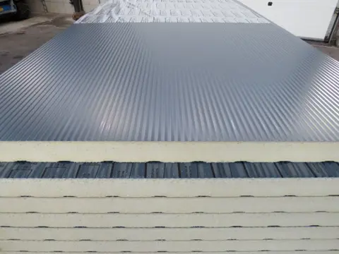 Nieuwe sandwichpanelen uit voorraad leverbaar