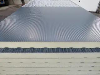 Nieuwe sandwichpanelen uit voorraad leverbaar