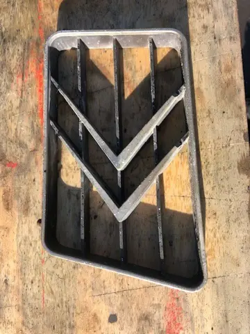 Emblem on the front hood Citroen SM