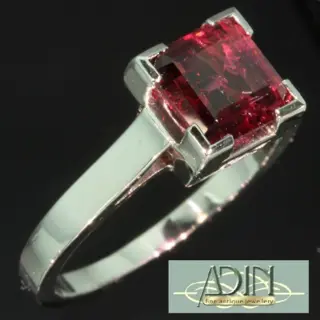 Unieke vintage trouwringen met toermalijn.