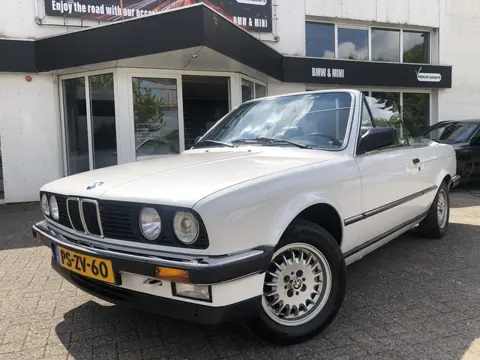 BMW 3-serie 325i E30 Cabriolet - volledig gerestaureerd - Nieuwstaat