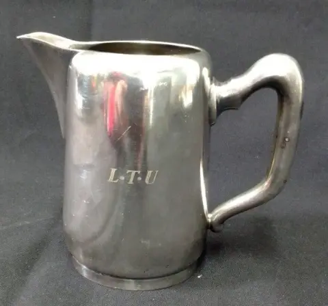 Hotelzilver melkkannetje LTU, DVNS Schwerte,35 cl,jr'50,gst