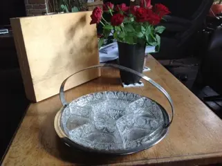 Serveerschaal- glazen schaaltjes, 80 jaar of ouder!