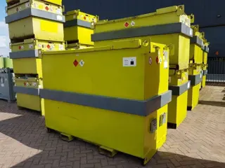 Kiwa IBC Steenbergen 2000 liter Kiwa IBC Dieseltank met handpomp