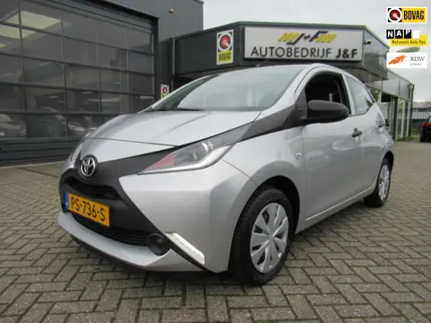 Toyota Aygo 1.0 VVT-i x-fun / NAV / AIRCO / CRUISE CONTROL / 1e EIGENAAR