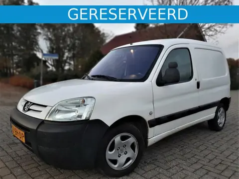 Peugeot Partner 1.4i Benzine met Airco, Zijdeur en Trekhaak !