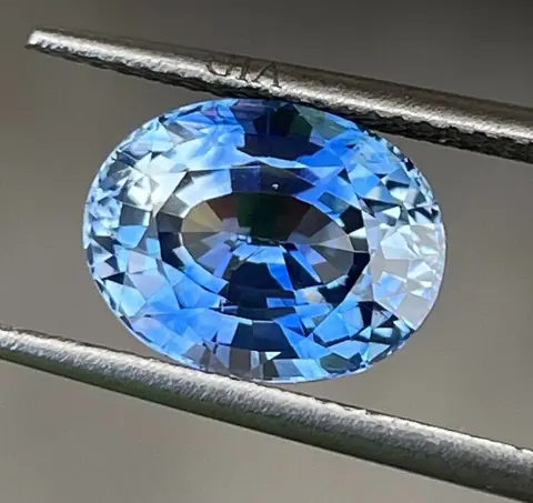 1 pcs Blauw Saffier - 4.76 ct