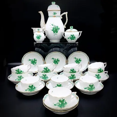 Herend, Hungary - Prachtig theeservies voor 12 personen (27