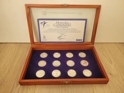 Real Madrid - Archiefkast + complete collectie zilveren