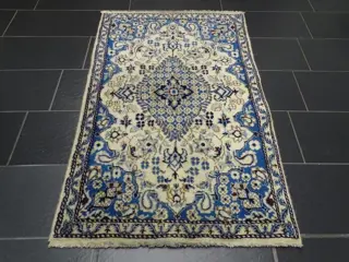 Nain mit Seide - Tapijt - 150 cm - 90 cm