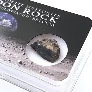 Maan meteoriet. Rock from the Moon in verzamelbox - 0.8 g