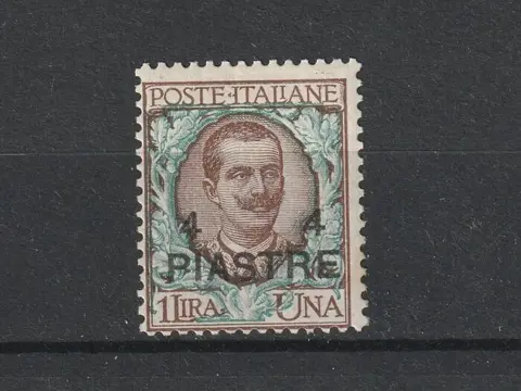 Levant (Italiaanse postkantoren van 1874 tot 1923) 1908 - Levant 1908 4 pi on 1 lira, mint hinged MH with heavily shifted overprint to the top - Sassone numero 18ca