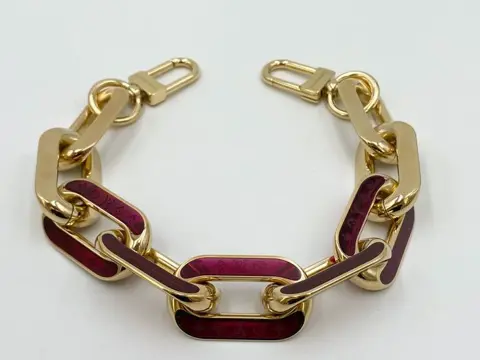 Louis Vuitton - accessorio catena dorata coussin -