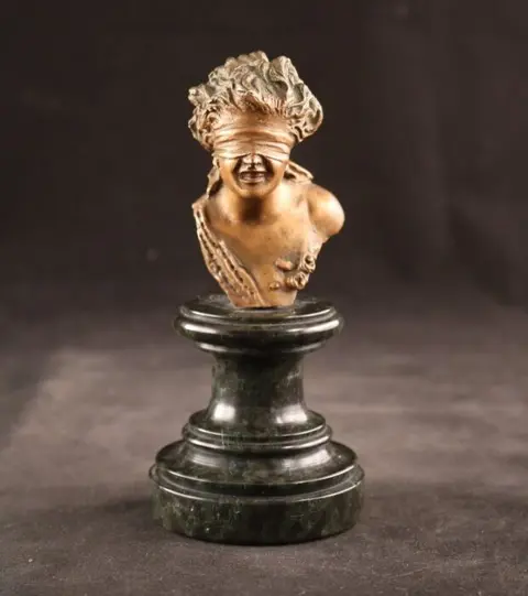 Giovanni de Martino (1870 - 1935) - Kleine bronzen buste