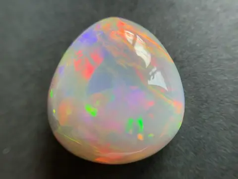 Rood Oranje Groen Hydrofaan Opaal - 13.88 ct
