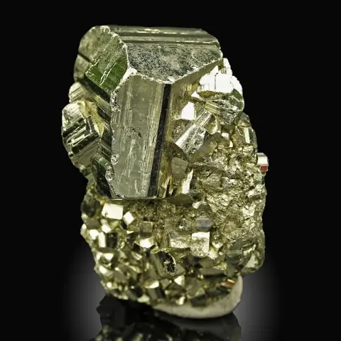 BOVENKANT! Pyriet Kristalen - 4.9×3.5×3.2 cm - 109 g