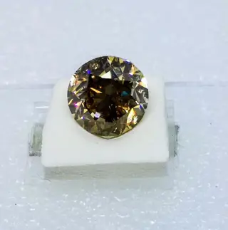 1 pcs Diamant - 5.35 ct - Briljant - fancy yellowish brown