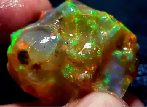 GEEN RESERVE PRIJS NICE 102.08 Carat RUWE VUURKRISTAL OPAAL