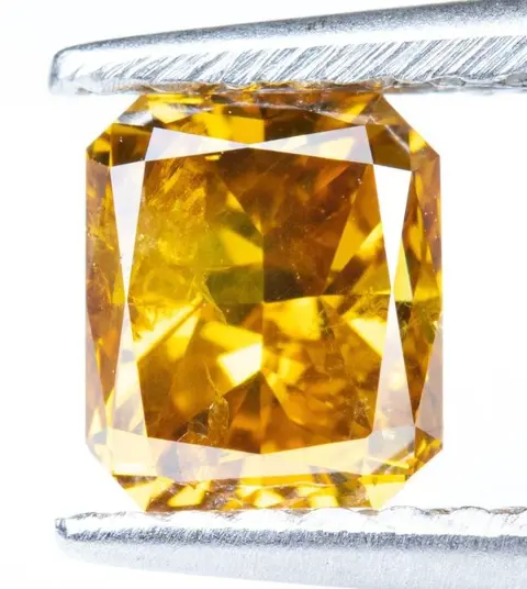 Diamant - 0.77 ct - Natural Fancy Deep Yellowish Brownish