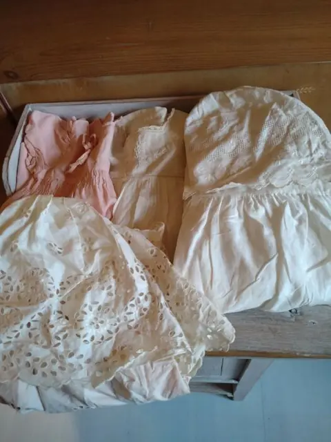 Inconnu - Poppenkleertjes - 1890-1899 - Frankrijk