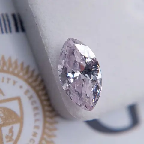 Diamant - 0.38 ct - Markies - light pink - SI1