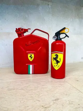 Decoratief object - Ferrari themed Jerrycan &amp; Fire