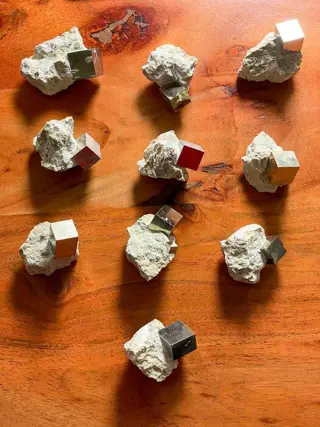 VERBAZINGWEKKEND!!! Peruviaans Pyriet - Lot - Kristal op