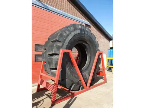 unused level 52/80-57 Cat 994 tire