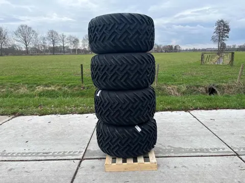 BKT 31x15.5-15 Tracmaster banden