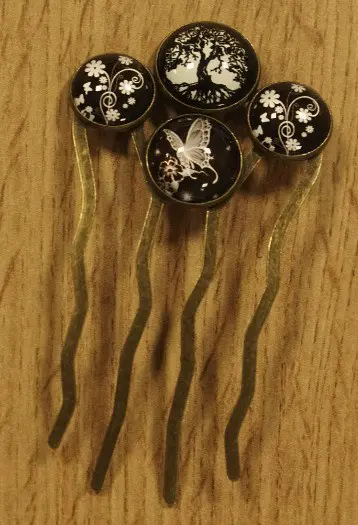 Haarkam met cabochon " Boom + vlinder + bloemen "