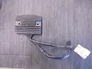 SPANNINGSREGELAAR Moto Guzzi V85 TT 2019 - 2021