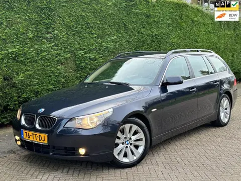BMW 5-serie Touring 525i Business Line /AUTOMAAT/S-VRWRMNG/PDC/RIJDTNIEUW!/