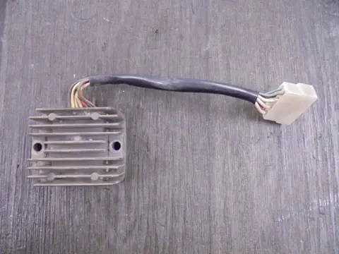 SPANNINGSREGELAAR Yamaha XS 400 1976 - 1981