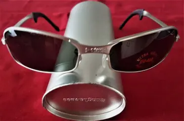 ZONNEBRIL VAN RUSSELL ATHLETIC IN DE ORG.VERPAKKING