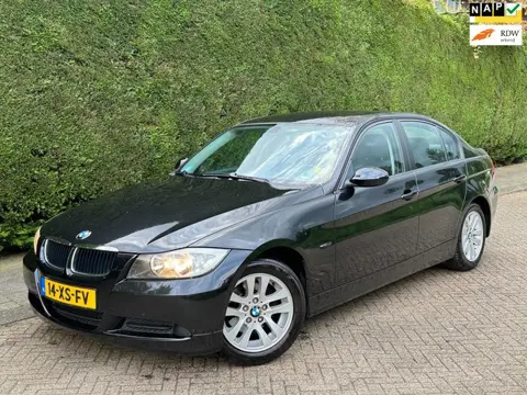 BMW 3-serie 318i Business Line /AUTOMAAT/CRUISE/PDC/NAVIGATIE/