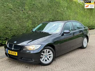 BMW 3-serie 318i Business Line /AUTOMAAT/CRUISE/PDC/NAVIGATIE/